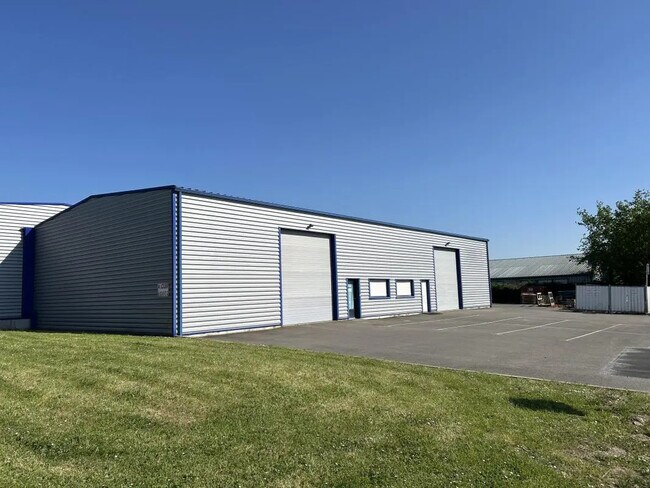 Plus de détails pour Local d'activités à louer