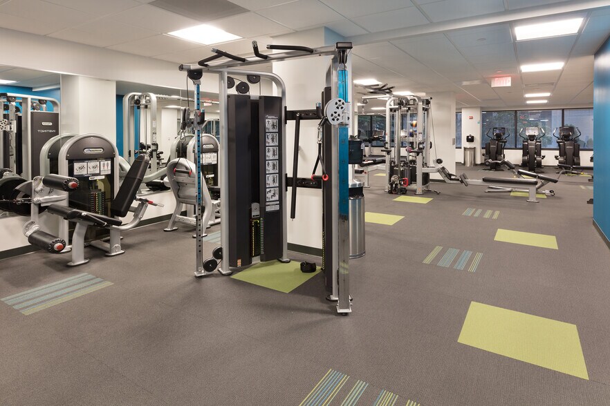 8201 Greensboro Dr, McLean, VA à louer - Photo intérieure – Image 1 sur 12