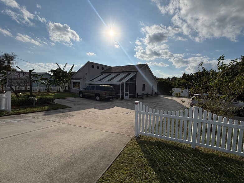 1191 Rockledge Blvd, Rockledge, FL à louer - Photo de l’immeuble – Image 1 sur 5