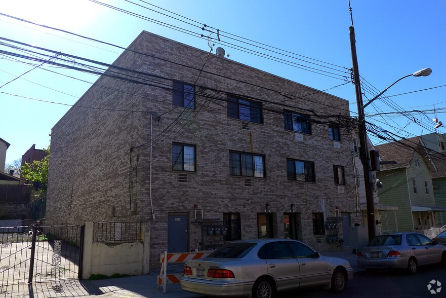 3634 Olinville Ave, Bronx, NY à vendre - Photo de l’immeuble – Image 3 sur 4