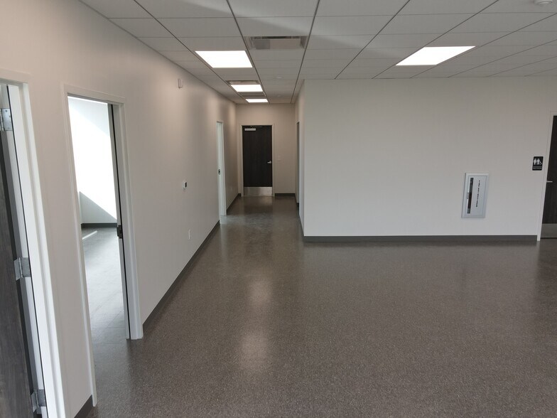 7608 Gateway Blvd, Baytown, TX à vendre - Photo intérieure – Image 2 sur 16