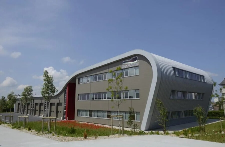 Local d’activités dans Caen à louer - Photo de l’immeuble – Image 2 sur 8