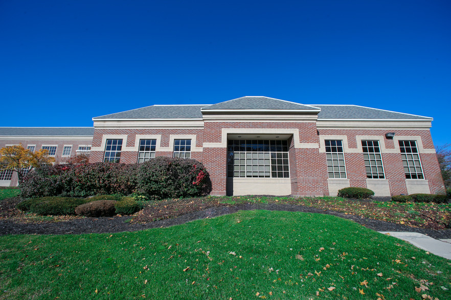 2620 Kessler Blvd E, Indianapolis, IN à louer - Photo de l’immeuble – Image 1 sur 7