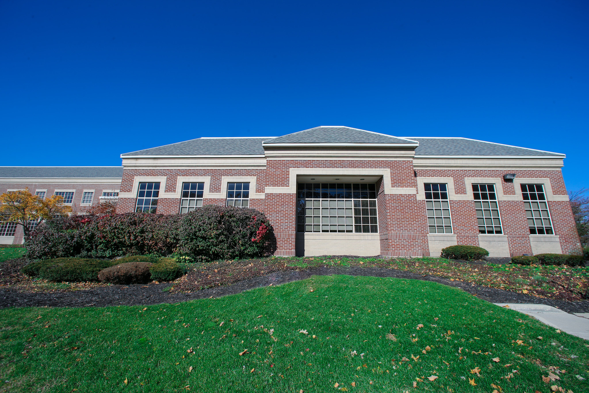 2620 Kessler Blvd E, Indianapolis, IN à louer Photo de l’immeuble– Image 1 sur 8