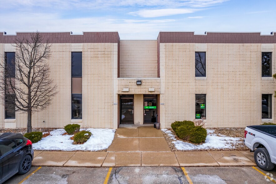 16255-16351 W Lincoln Ave, New Berlin, WI à louer - Photo de l’immeuble – Image 2 sur 7