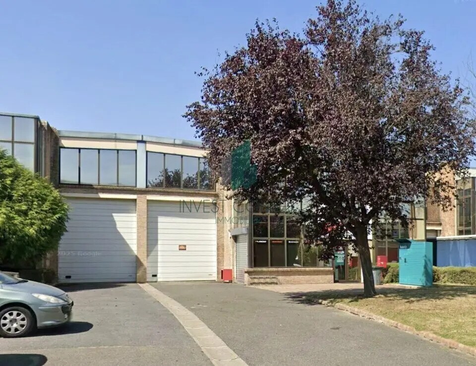 Local d’activités dans Le Thillay à louer Photo de l’immeuble– Image 1 sur 12