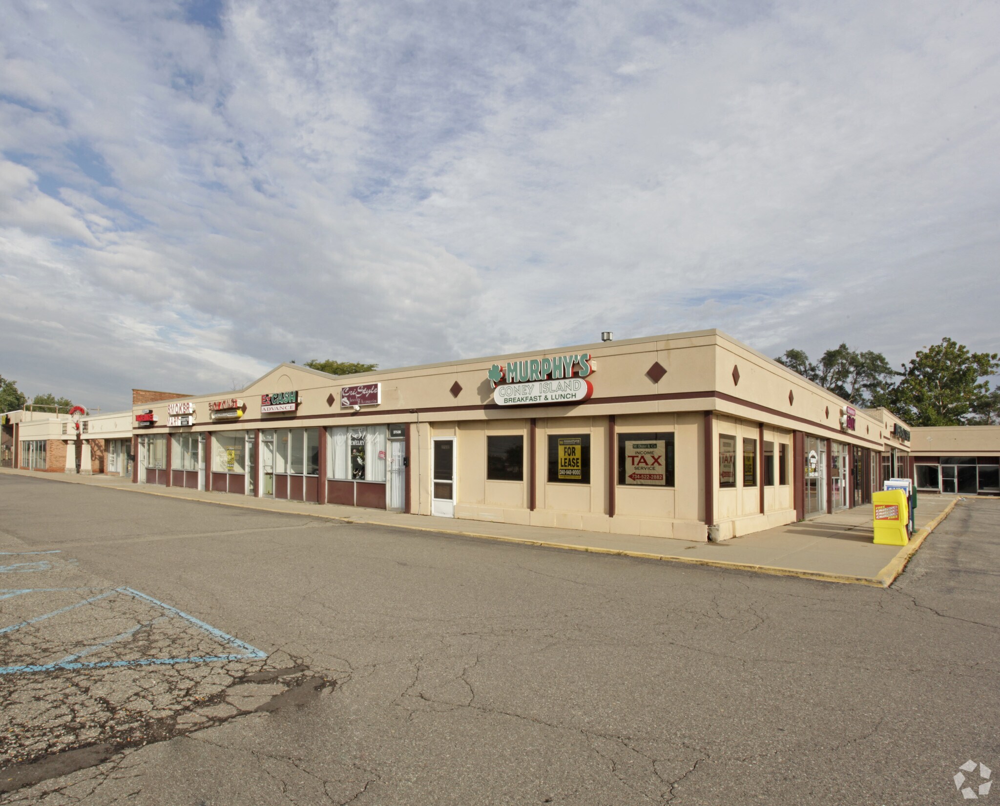 27500-27552 Schoolcraft Rd, Livonia, MI à louer Photo principale– Image 1 sur 2