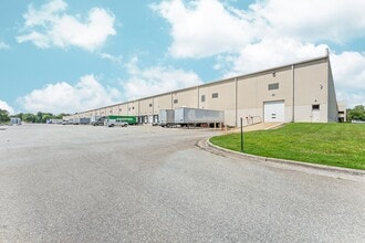 1150 Pleasant Ridge Rd, Greensboro, NC à louer Photo intérieure– Image 2 sur 4