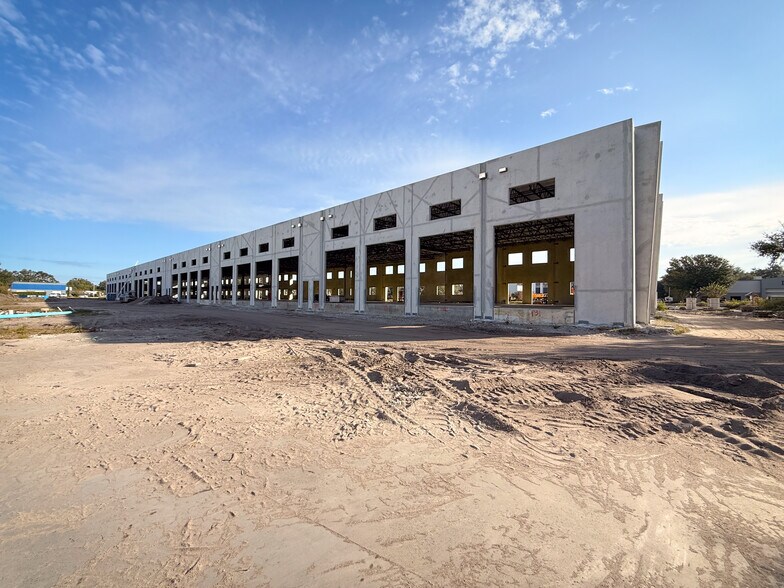 3929 Pipkin Rd, Lakeland, FL à louer - Photo de l’immeuble – Image 2 sur 18