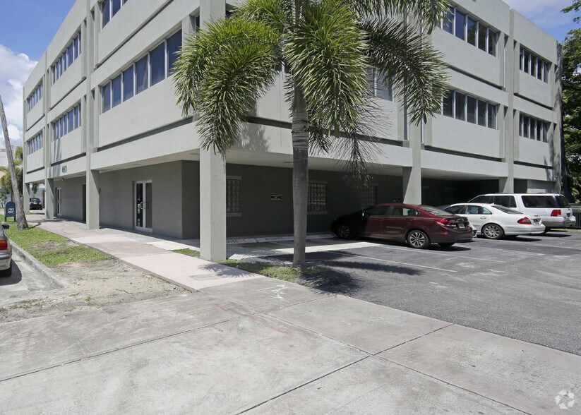 4601 Ponce de Leon Blvd, Coral Gables, FL à louer - Photo de l’immeuble – Image 3 sur 4