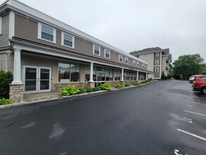 227 Willow St, South Hamilton, MA à louer Photo intérieure– Image 2 sur 4