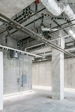 591 Yonge St, Toronto, ON à louer Photo intérieure– Image 1 sur 15