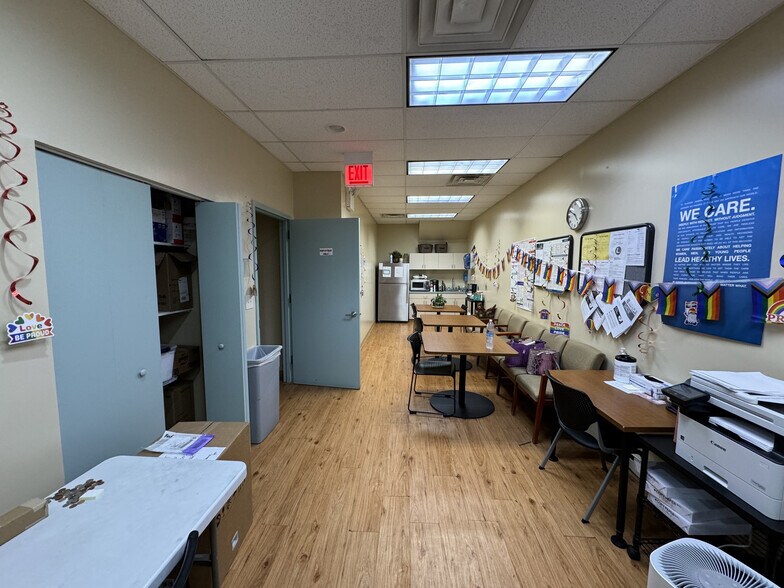 1152 N Milwaukee Ave, Chicago, IL à louer - Photo de l’immeuble – Image 2 sur 5