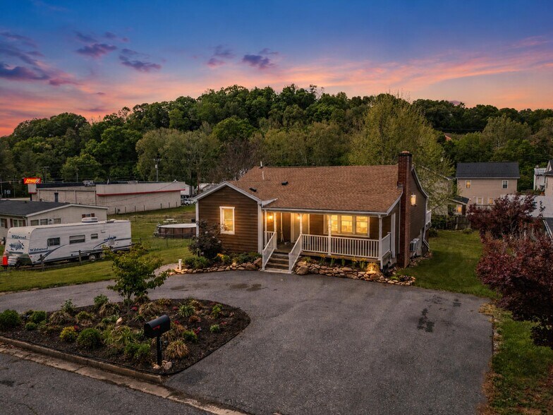 217 W 28th St, Buena Vista, VA à vendre - Photo de l’immeuble – Image 3 sur 74