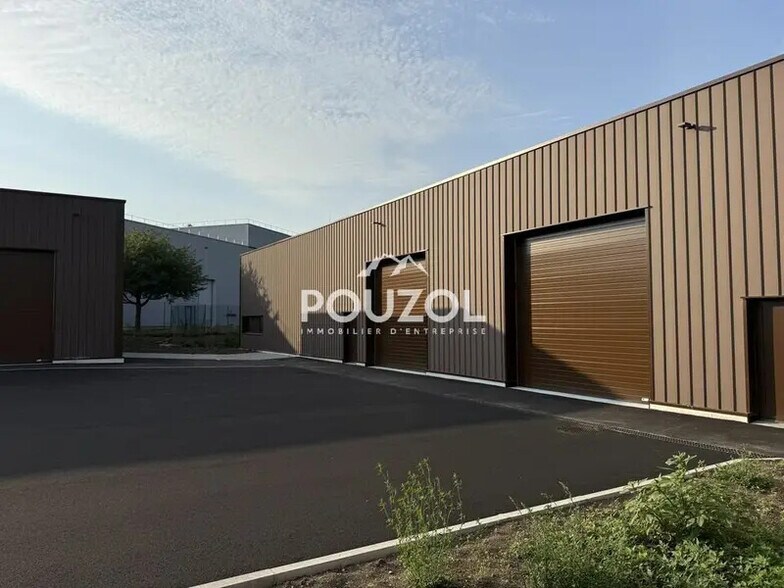 Industriel/Logistique dans Cournon-d'Auvergne à louer - Photo de l’immeuble – Image 2 sur 8