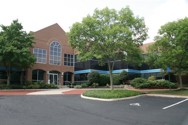 525 W Schrock Rd, Westerville, OH à louer - Photo de l’immeuble – Image 2 sur 5