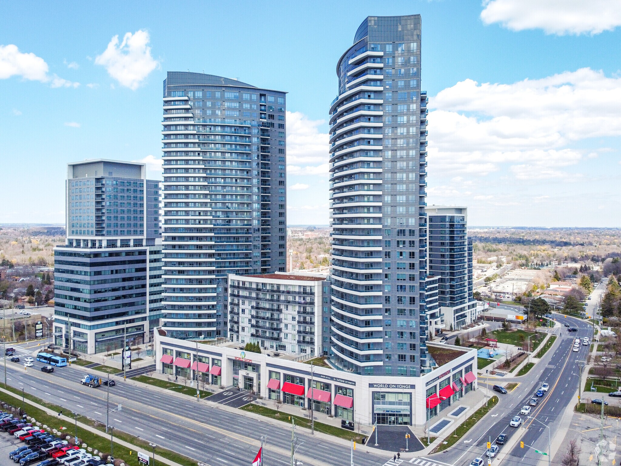 7163 Yonge St, Markham, ON à vendre Photo principale– Image 1 sur 12
