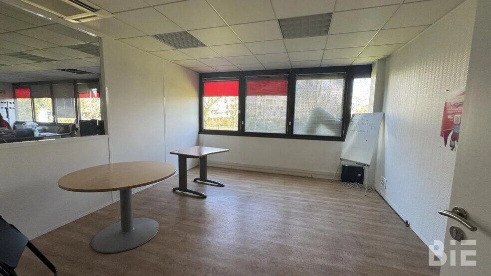 Bureau dans Bruges à louer - Photo de l’immeuble – Image 3 sur 5