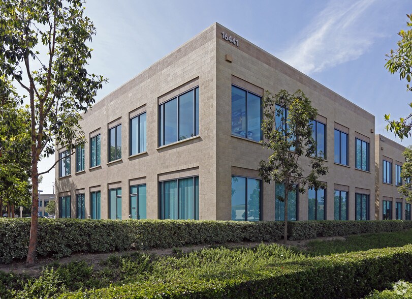 16441 Scientific Way, Irvine, CA à vendre - Photo de l’immeuble – Image 3 sur 18