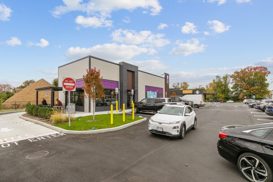 596 Franklin Ave, Franklin Square, NY à vendre - Photo de l’immeuble – Image 2 sur 8