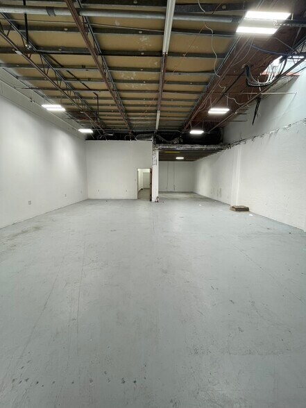 6011 Benjamin Rd, Tampa, FL à louer - Photo de l’immeuble – Image 2 sur 18