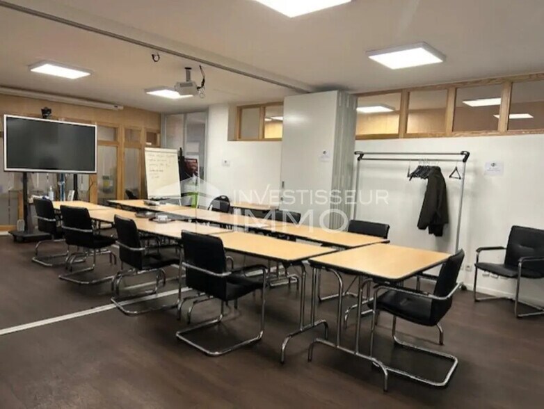 Bureau dans Saint-Ouen-sur-Seine à vendre - Photo de l’immeuble – Image 3 sur 8