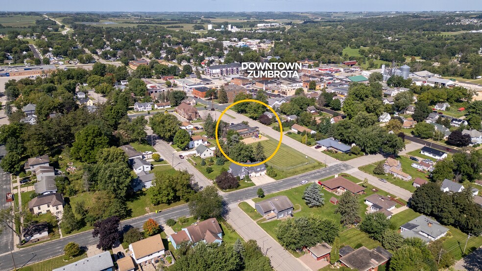 223 E 5th St, Zumbrota, MN à vendre - Photo de l’immeuble – Image 3 sur 20
