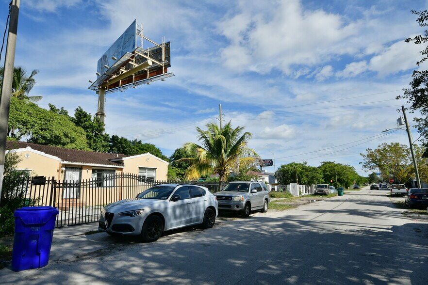 321 NW 37th St, Miami, FL à vendre - Photo de l’immeuble – Image 2 sur 72