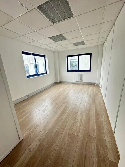 6-8 Rue De La Closerie, Lisses à louer - Photo de l’immeuble – Image 2 sur 24