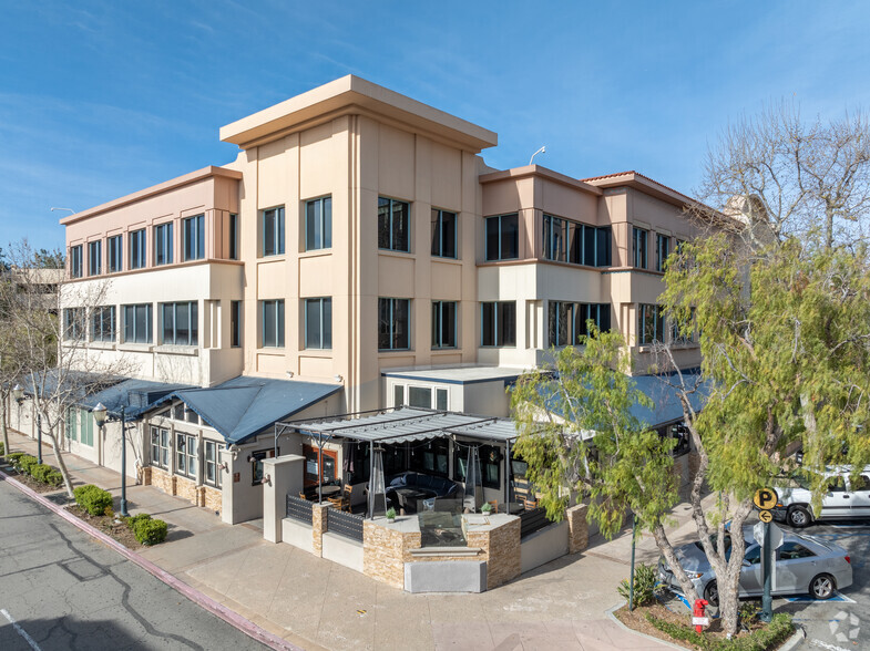 24300 Town Center Dr, Valencia, CA à vendre - Photo de l’immeuble – Image 3 sur 10