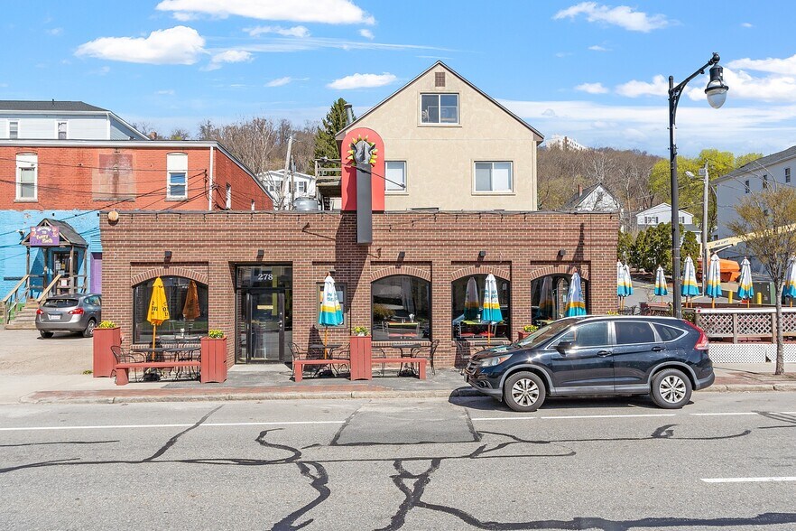 278 Shrewsbury St, Worcester, MA à vendre - Photo de l’immeuble – Image 1 sur 46