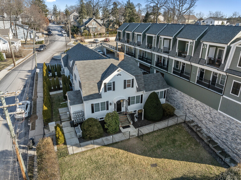 1078 New York Ave, Huntington Station, NY à vendre - Photo de l’immeuble – Image 1 sur 1