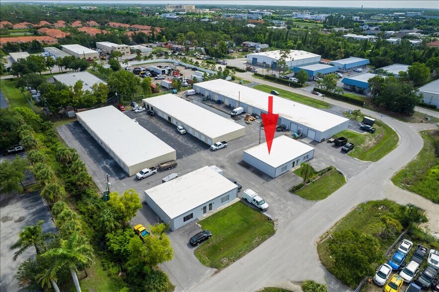 2231-2235 Bruner Ln, Fort Myers, FL à vendre - Photo de l’immeuble – Image 2 sur 16