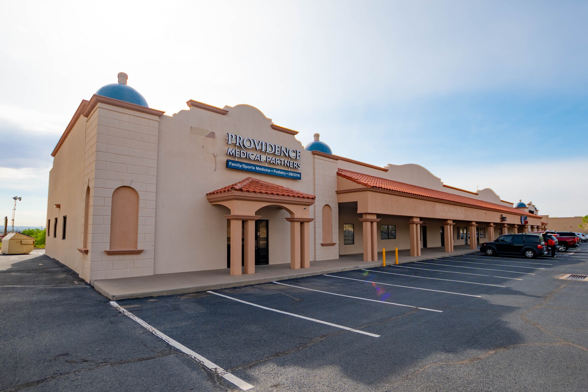 9870 N Gateway Blvd, El Paso, TX à louer Photo de l’immeuble– Image 1 sur 52