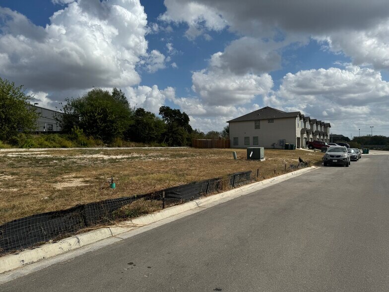 13214 Reid Mdws, Live Oak, TX à vendre - Photo de la construction – Image 1 sur 4