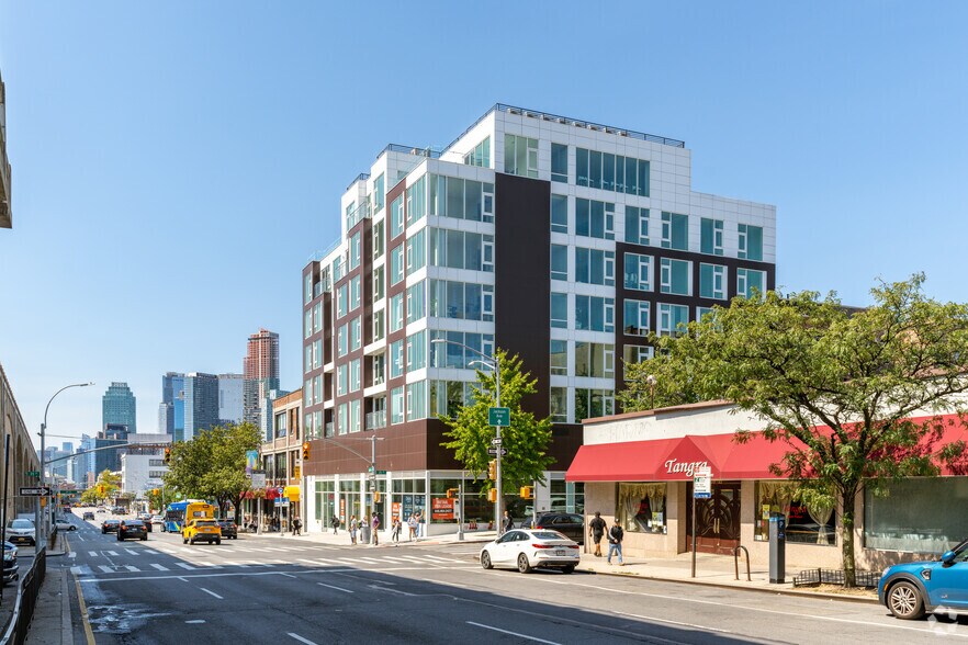 39-11 Queens Blvd, Long Island City, NY à louer - Photo de l’immeuble – Image 2 sur 5