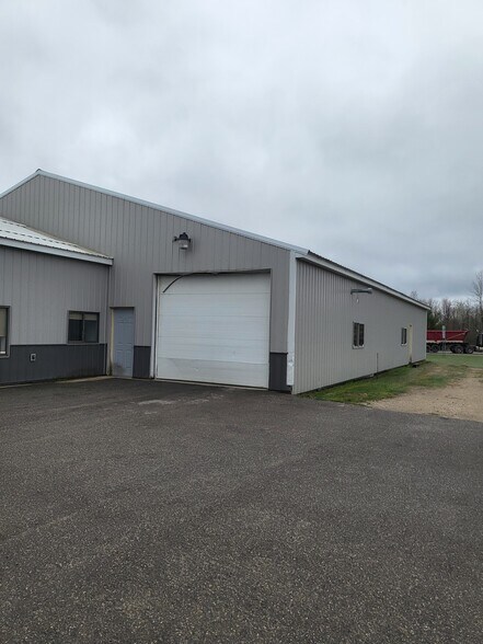 6893 Sullivan Rd, Grawn, MI à louer - Photo de l’immeuble – Image 3 sur 7