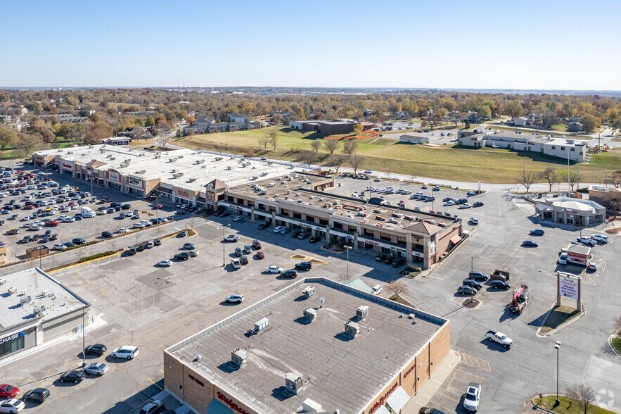 12951-13079 W Center Rd, Omaha, NE à louer - Photo de l’immeuble – Image 2 sur 12