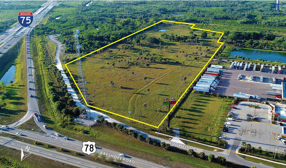 17201 McDowell Dr, North Fort Myers, FL à vendre - Aérien – Image 2 sur 7