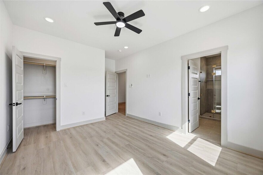 7555 Calhoun rd, Houston, TX à vendre - Photo de l’immeuble – Image 2 sur 11