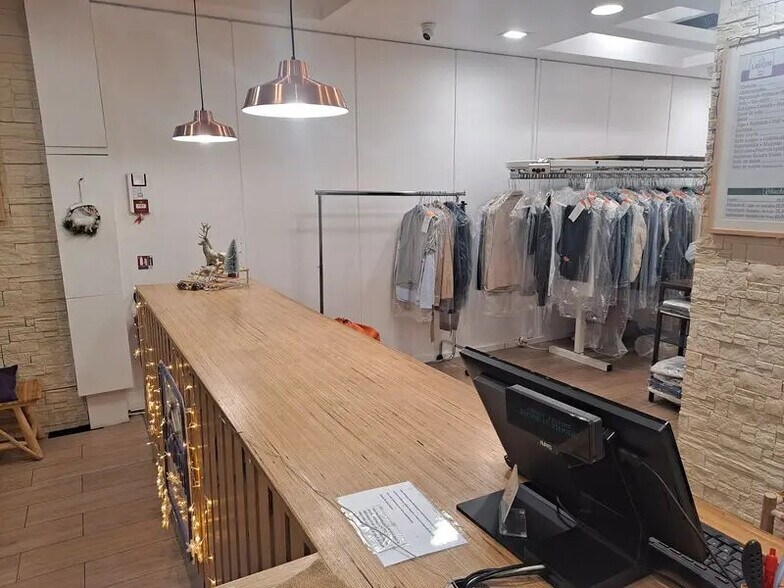 Local commercial dans Paris à louer - Photo intérieure – Image 2 sur 5