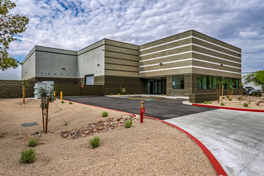 315 E Comstock Dr, Chandler, AZ à louer - Photo de l’immeuble – Image 2 sur 37