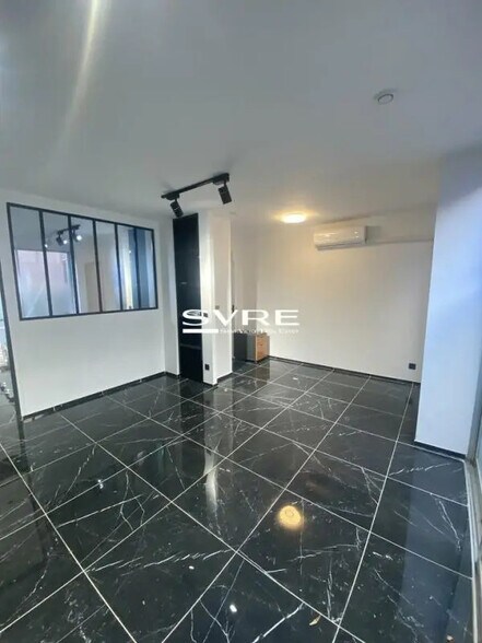 Local commercial dans Marseille à vendre - Photo de l’immeuble – Image 1 sur 16
