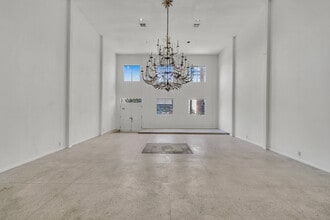 8926 Reseda Blvd, Northridge, CA à louer Photo intérieure– Image 1 sur 5