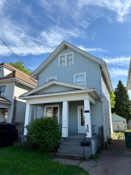 104 Newfield St, Buffalo, NY à vendre - Photo principale – Image 1 sur 1
