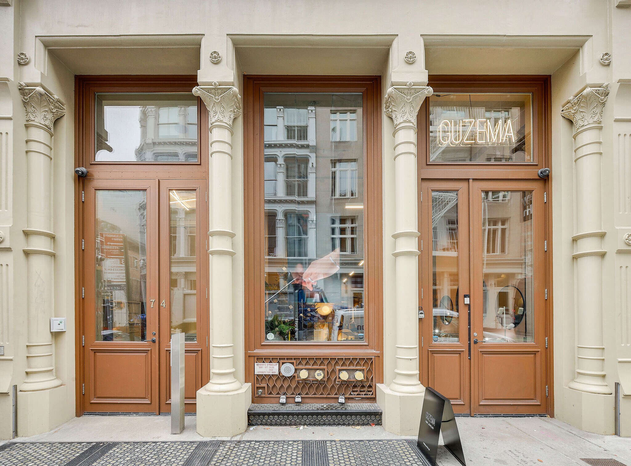 74 Grand St, New York, NY à louer Photo de l’immeuble– Image 1 sur 2