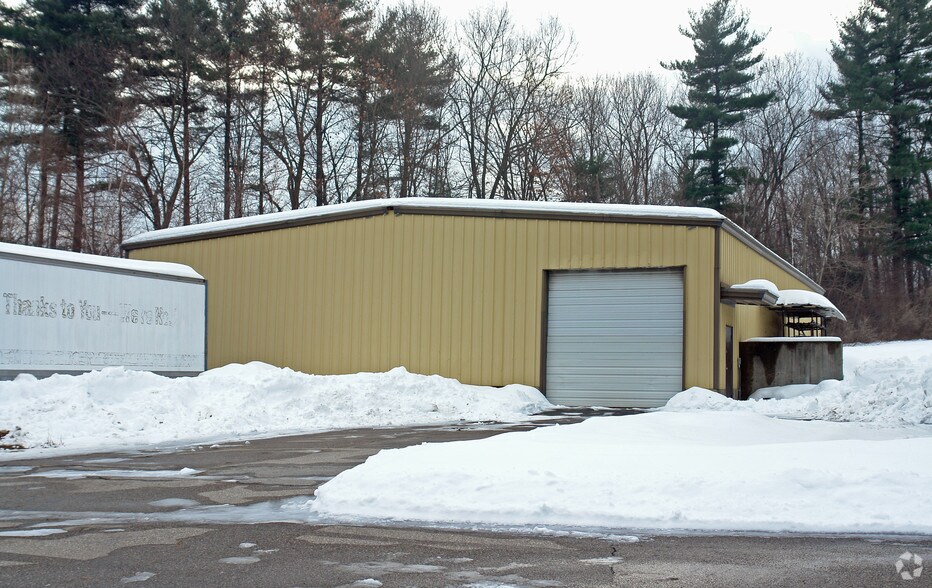 70 Powers St, Milford, NH à vendre - Photo principale – Image 1 sur 3