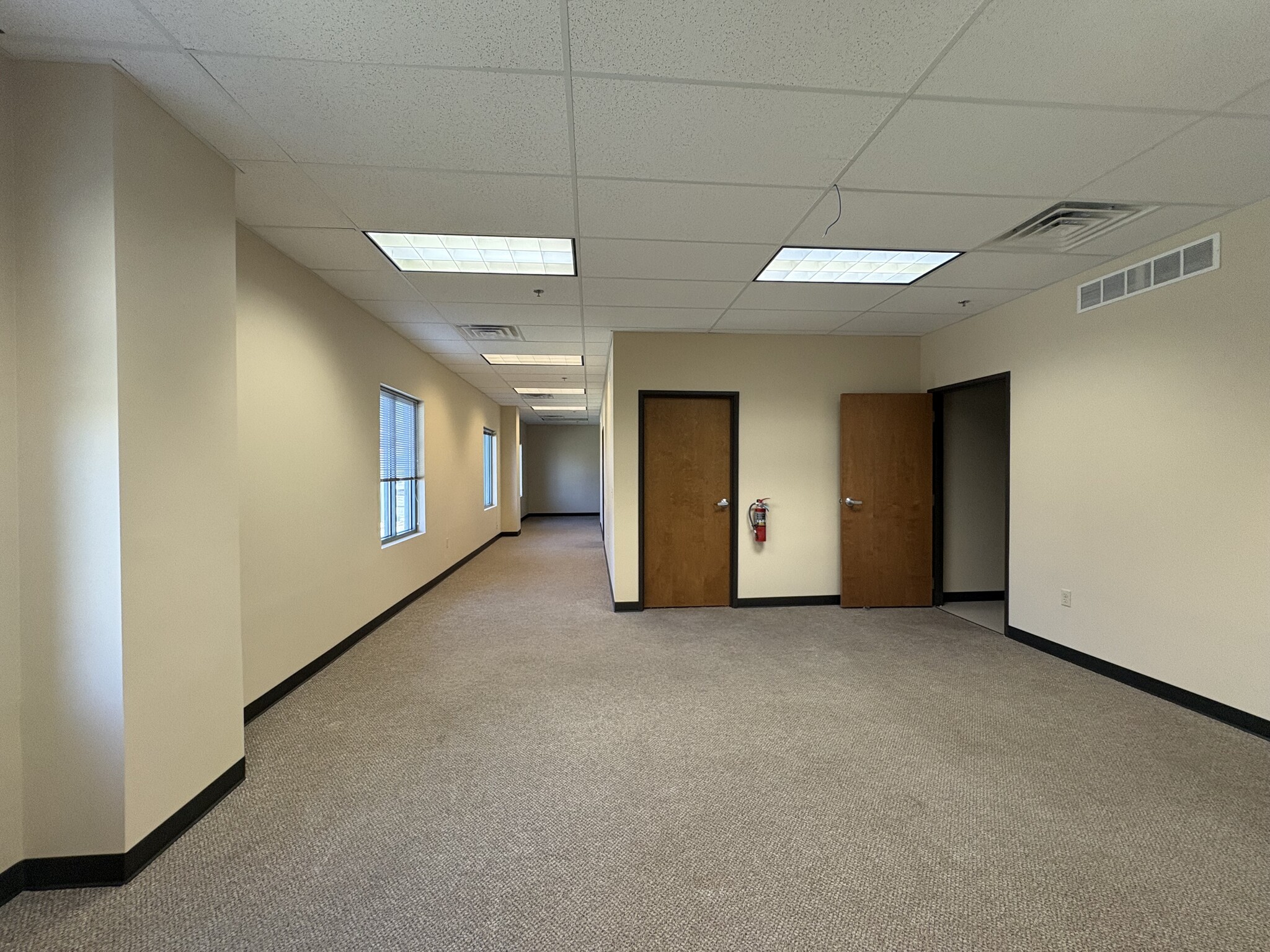 100 NE Missouri Rd, Lees Summit, MO à louer Photo intérieure– Image 1 sur 3