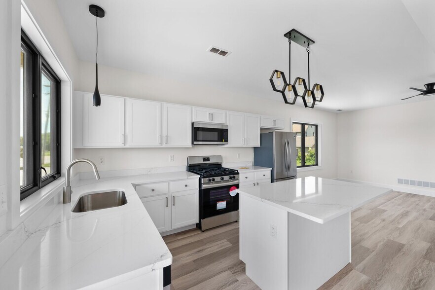 1295 W Holmden Ave, Cleveland, OH à vendre - Photo de l’immeuble – Image 3 sur 24