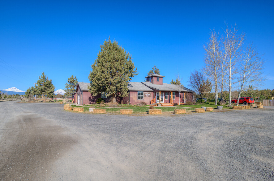 19330 Pinehurst Rd, Bend, OR à vendre - Photo de l’immeuble – Image 3 sur 24